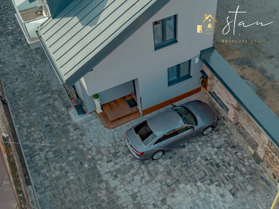 Bird's eye view, Parking