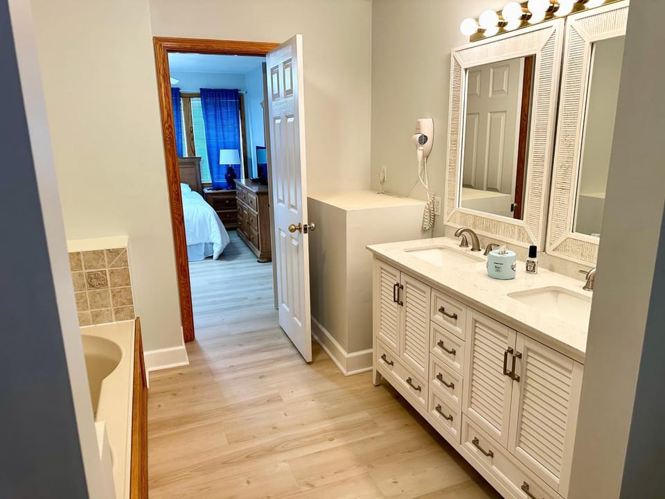 Updated Listing! 4 min to Beach, Pool, Spa, Games House in Corolla