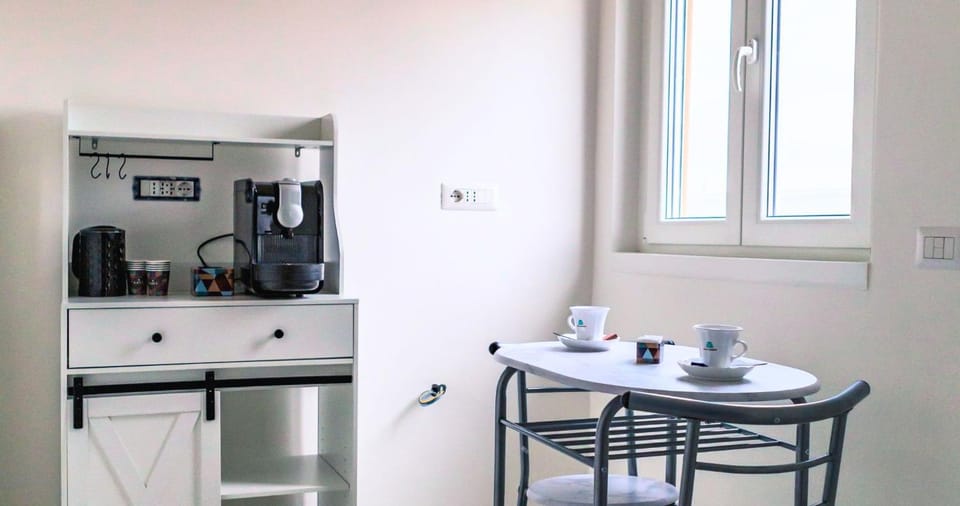 Coffee/tea facilities, Dining area, minibar