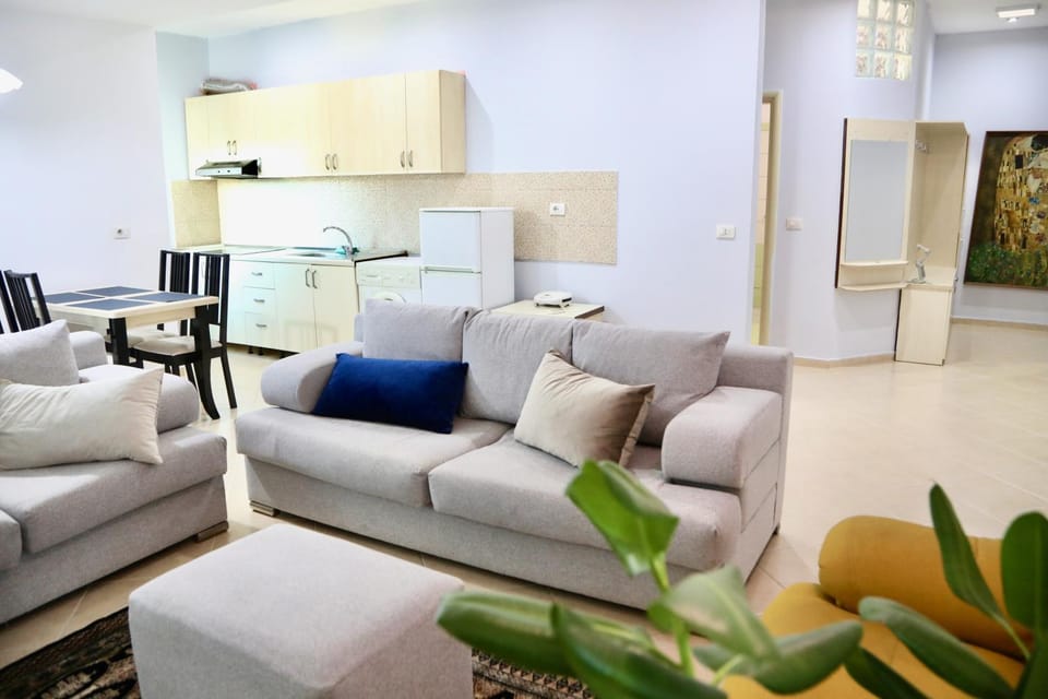 TV and multimedia, Kitchen or kitchenette, Living room, Seating area, Dining area, minibar