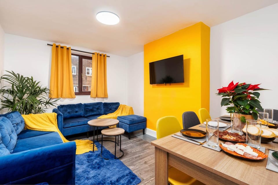 TV and multimedia, Living room, Food and drinks, Seating area, Dining area, Food