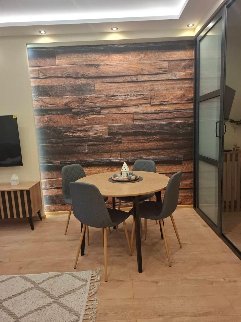 Seating area, Dining area