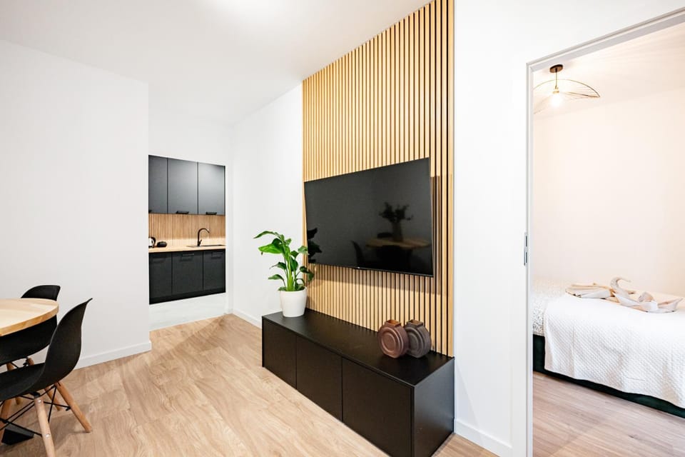 TV and multimedia, Living room, Photo of the whole room, Dining area, Bedroom