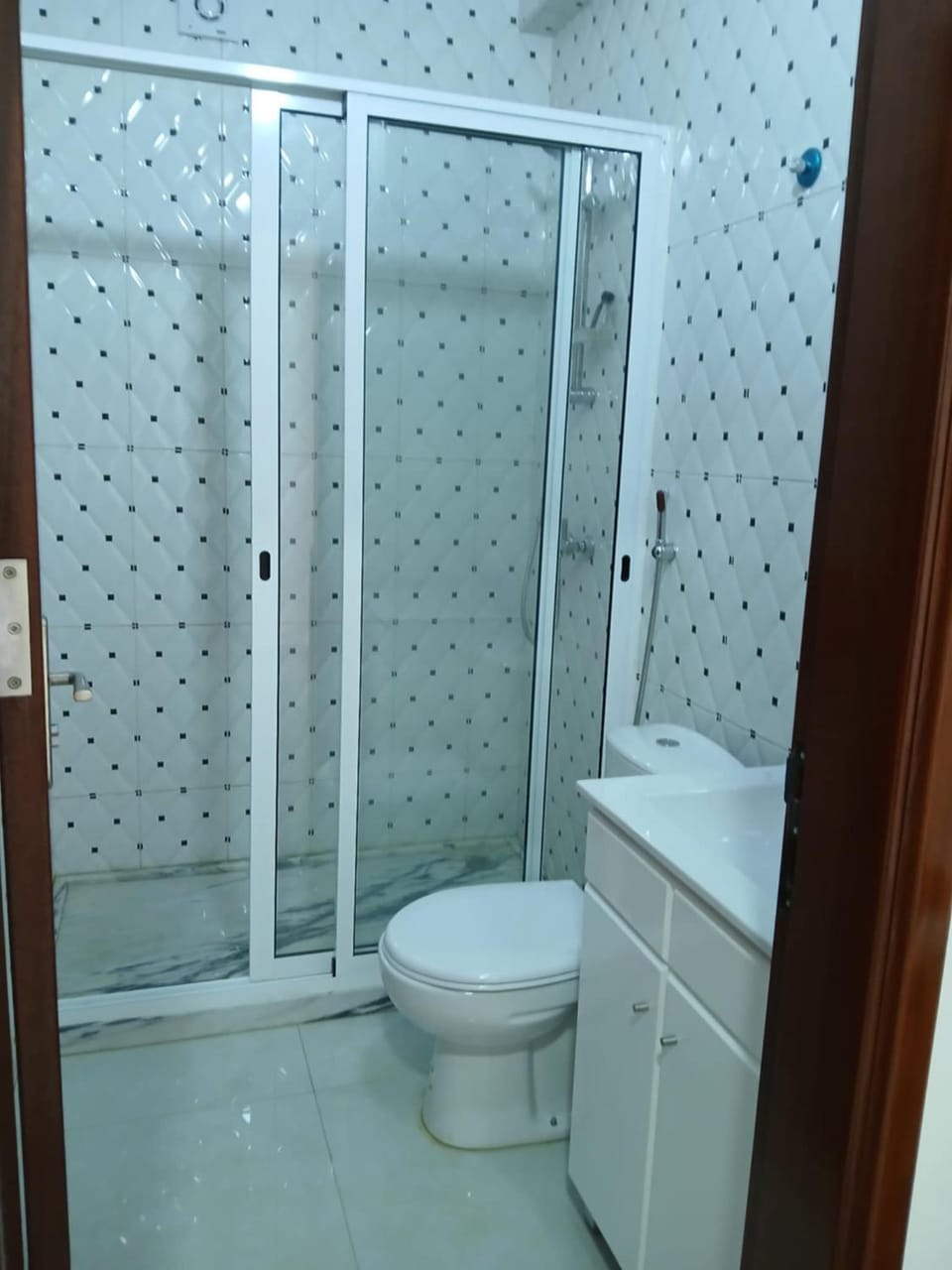 Shower, Toilet