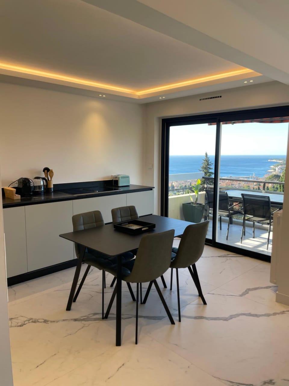 Balcony/Terrace, Kitchen or kitchenette, Dining area, Sea view