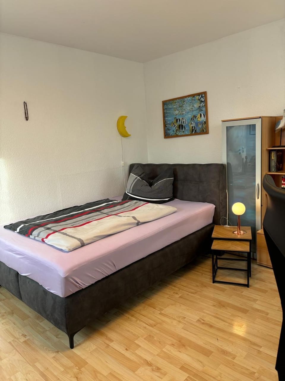 Schönes Haus mit 4 Schlafzimmer Küche Bad WC & Wohnzimmer 2 Parkplätze Apartment in Lower Saxony, Germany