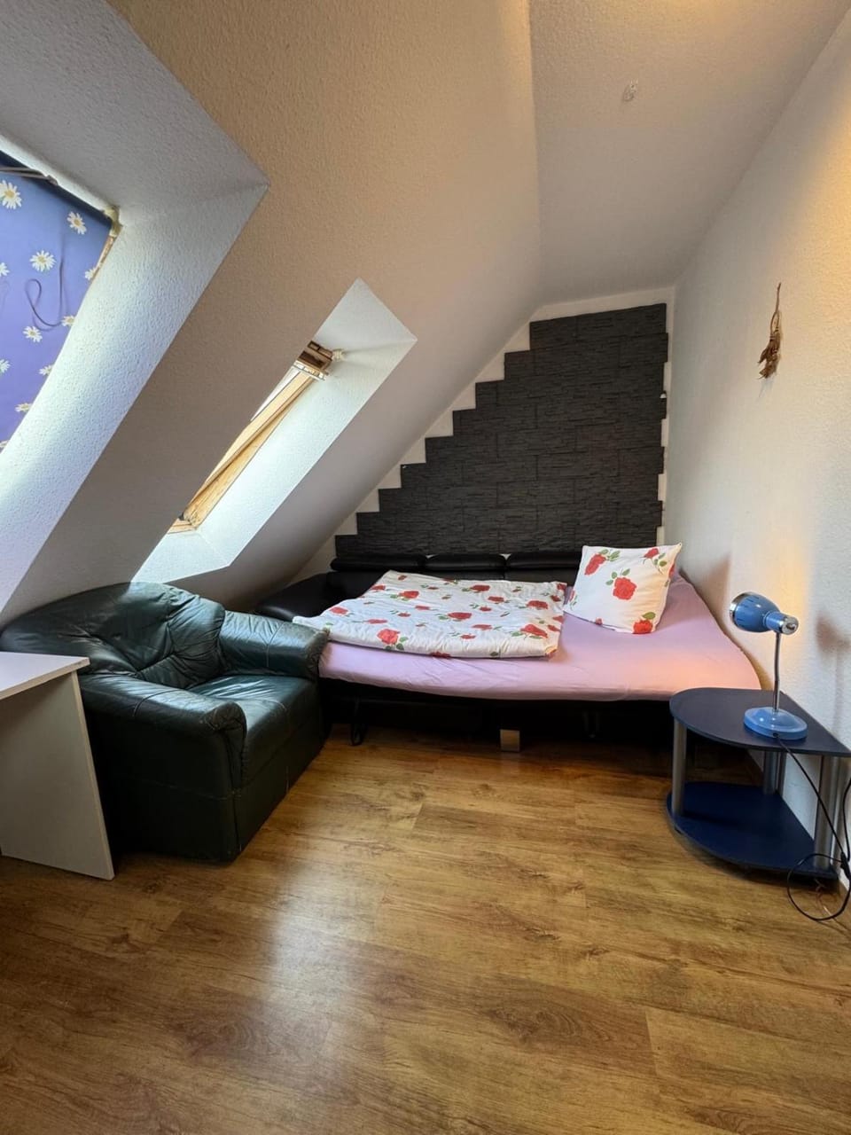 Schönes Haus mit 4 Schlafzimmer Küche Bad WC & Wohnzimmer 2 Parkplätze Apartment in Lower Saxony, Germany