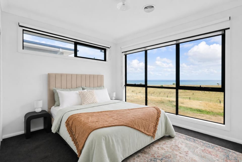 Bed, Bedroom, Sea view