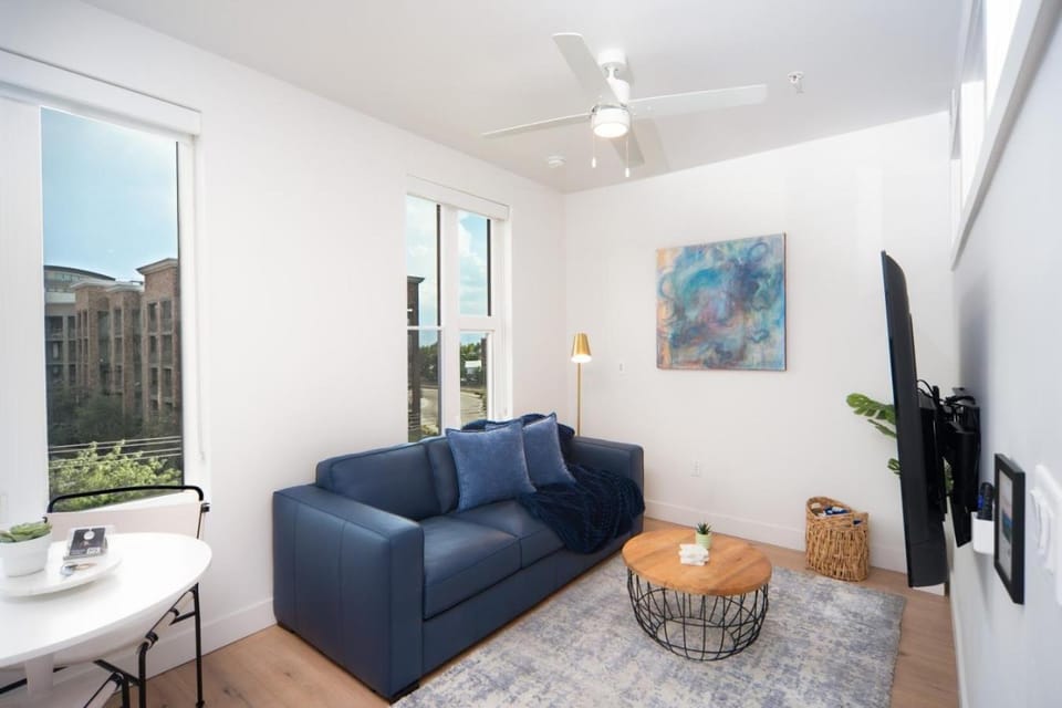 Vibrant 1BD 1BA Pool, Gym, HTub, Bowling and More Apartment in Salt Lake City