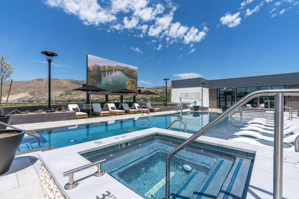 Mountain view, Swimming pool, sunbed