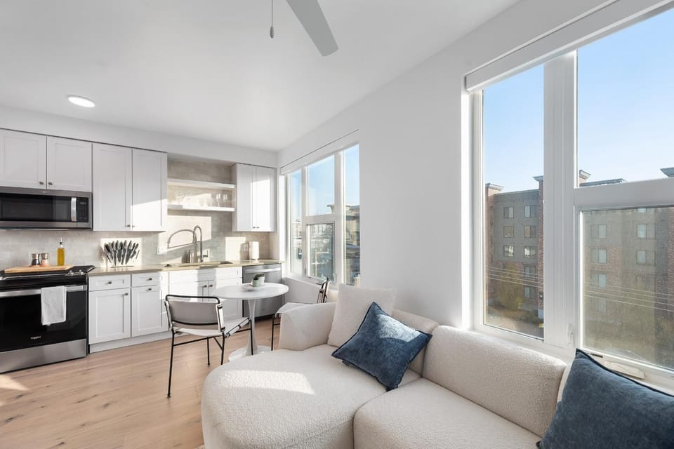 Kitchen or kitchenette, Living room, Dining area
