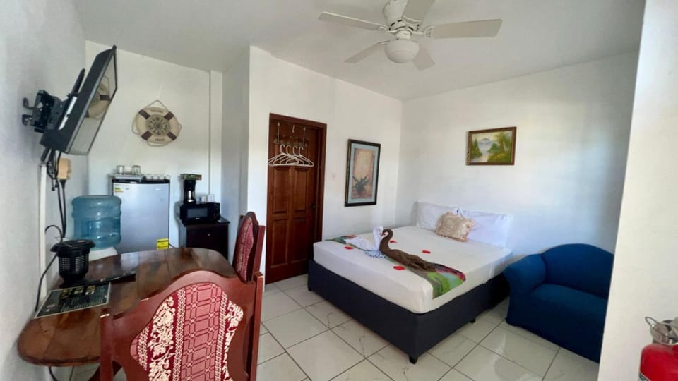See Belize RELAXING Studio with Sea View Infinity Pool & Overwater Deck Apartment in Belize District