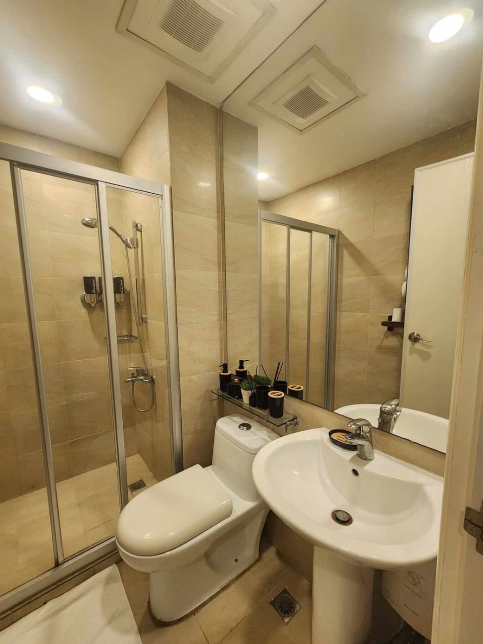 Shower, Toilet, bidet