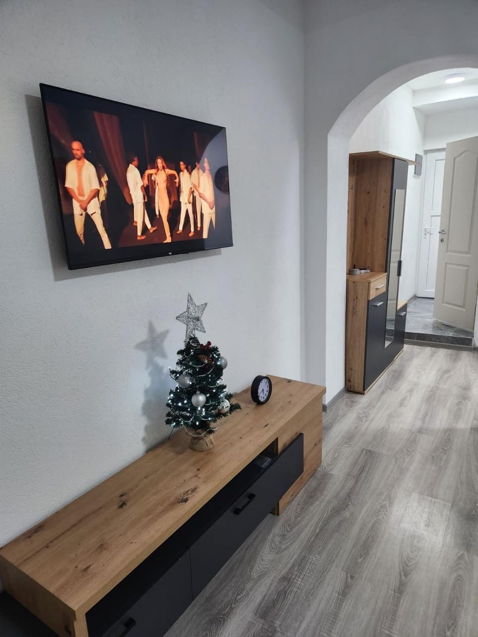 TV and multimedia, Decorative detail
