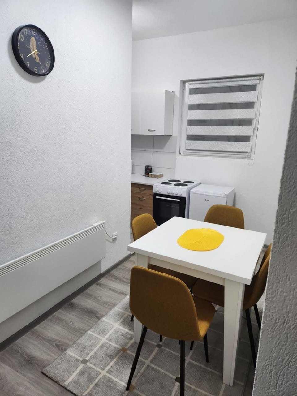 Kitchen or kitchenette, Dining area, minibar