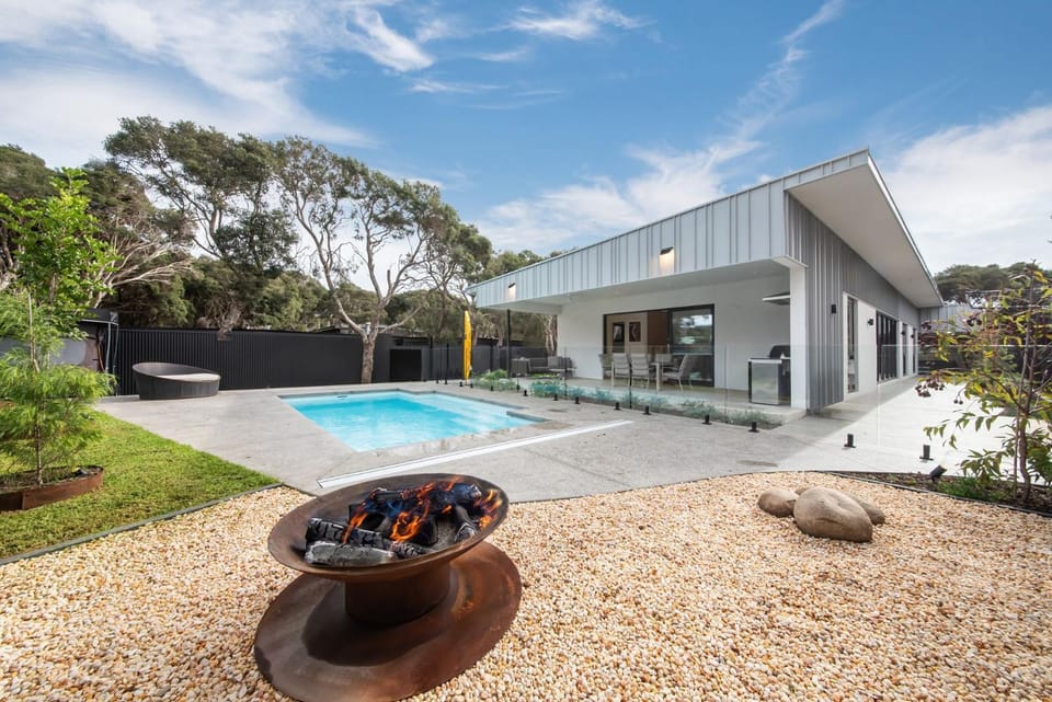 Property building, Swimming pool