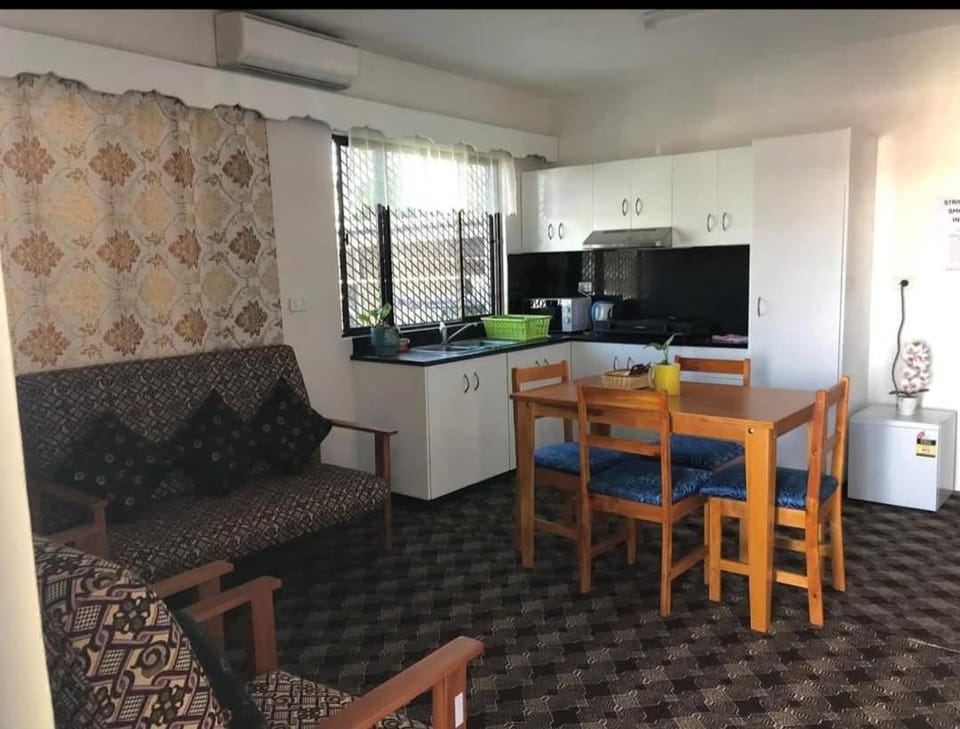 Kitchen or kitchenette, Living room, Dining area, oven