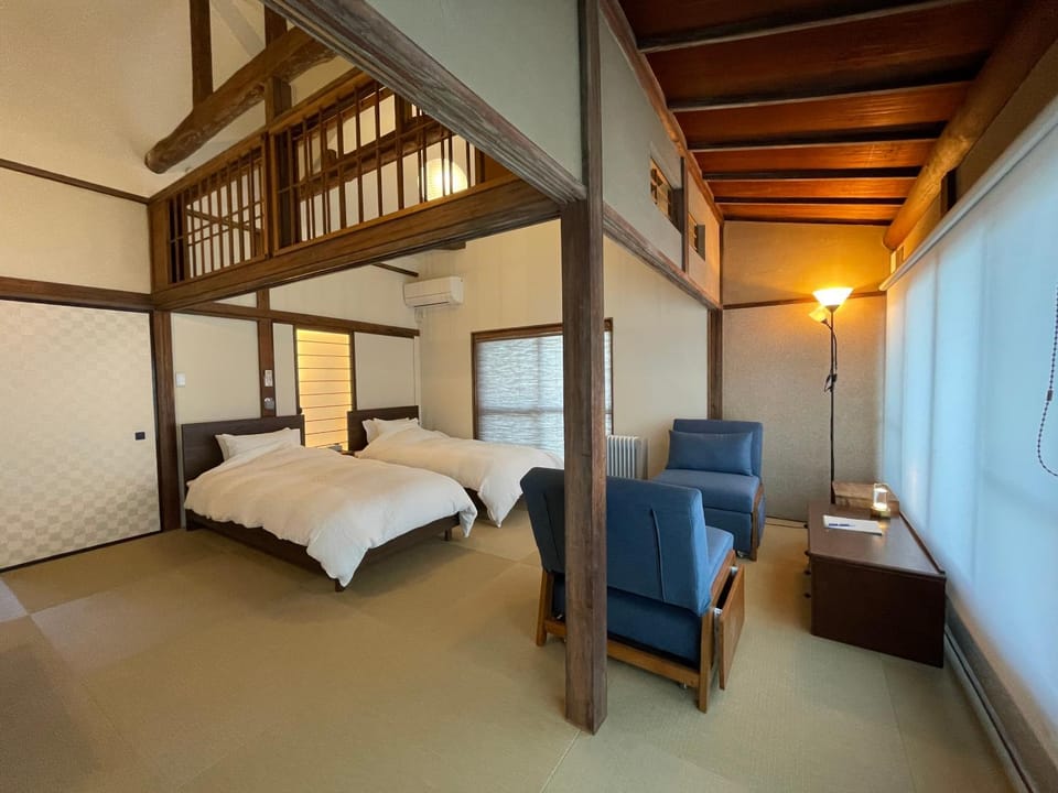 Bed, Living room