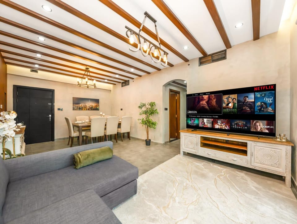 Living room, Seating area, Evening entertainment
