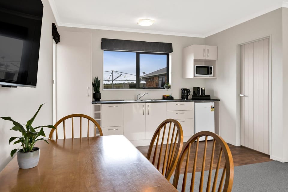 TV and multimedia, Kitchen or kitchenette, Dining area
