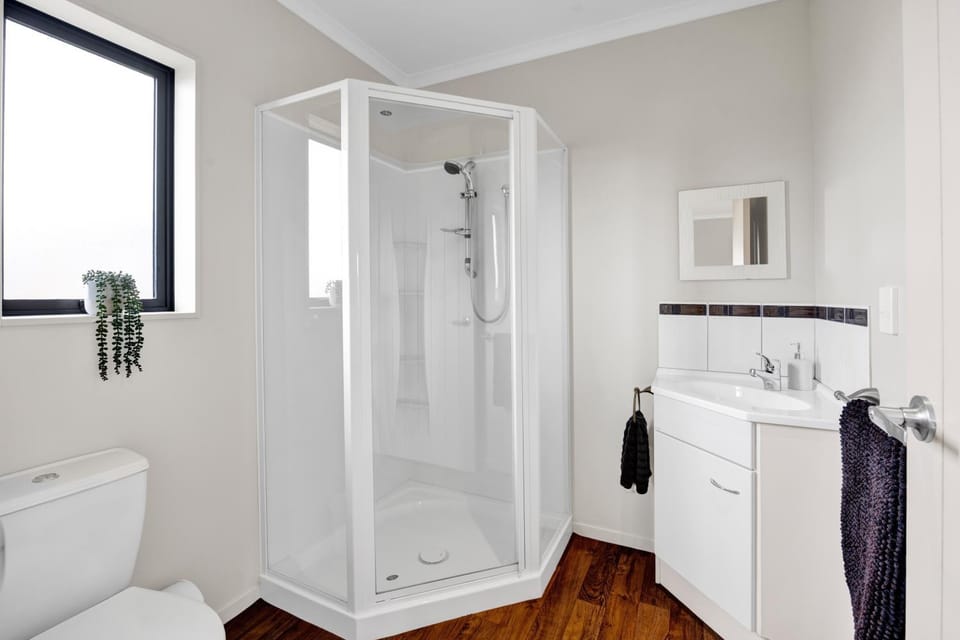 Shower, towels