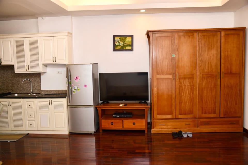 TV and multimedia, Kitchen or kitchenette, wardrobe