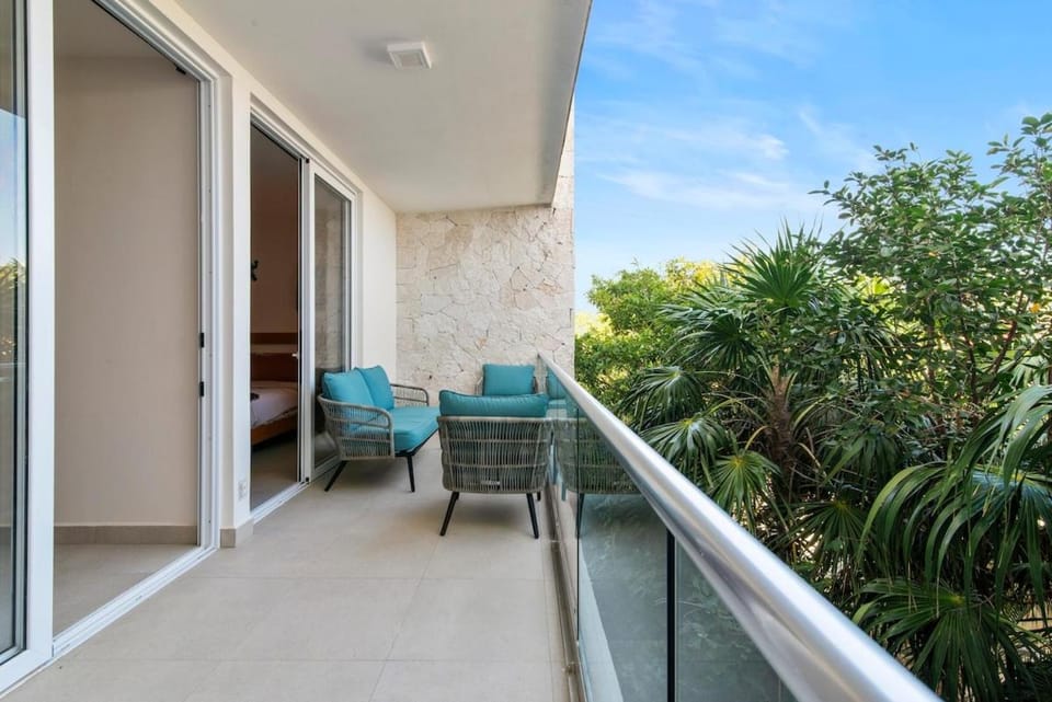Spring, Day, Garden, View (from property/room), Balcony/Terrace, Seating area, Garden view