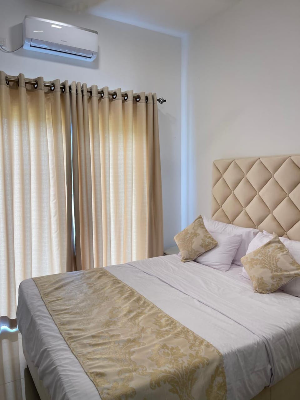 Bed, Bedroom, air conditioner