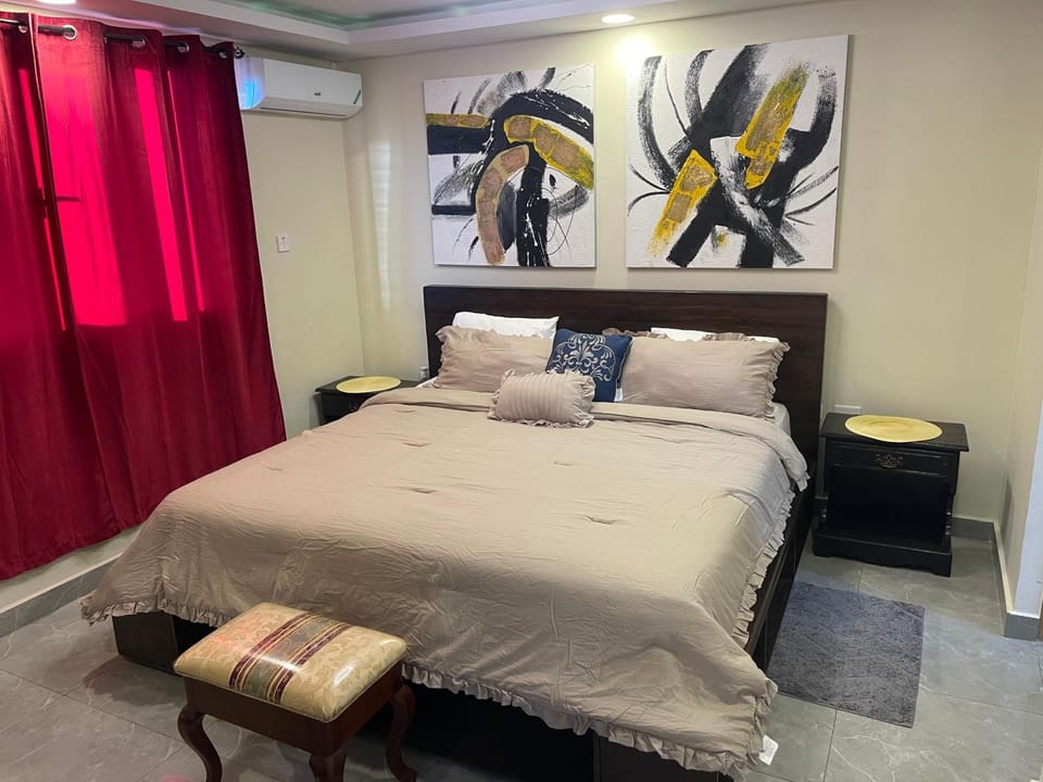 Modern Kingston Apartment Suite With Pool & Ocean View Apartment in Kingston