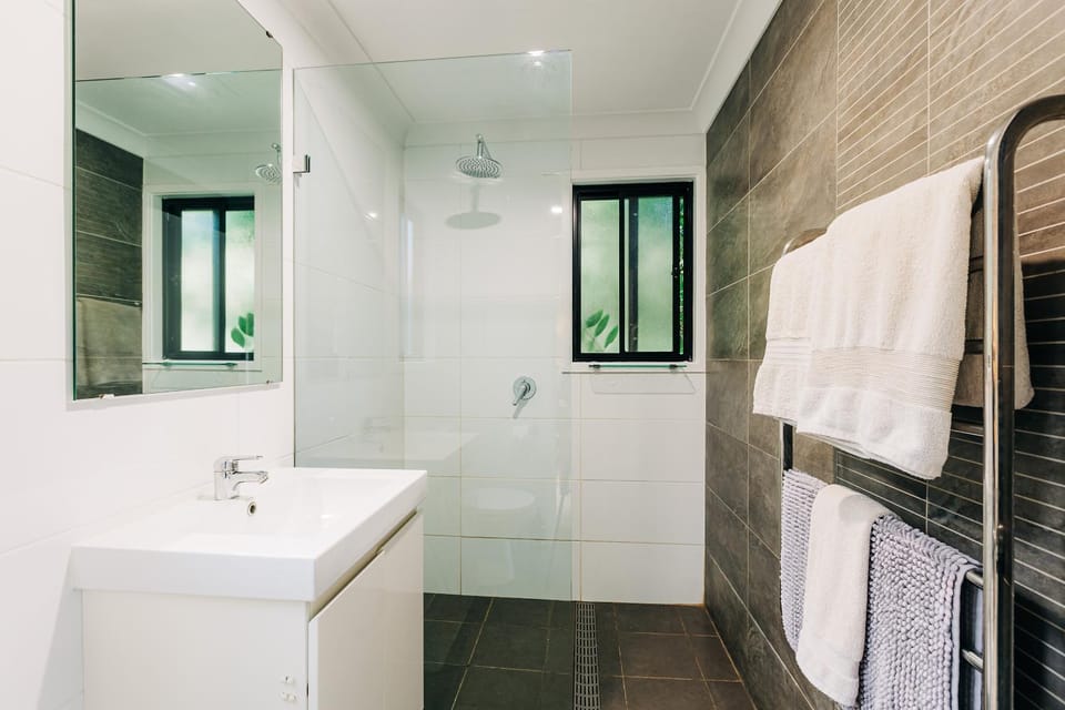 Shower, Bathroom, towels
