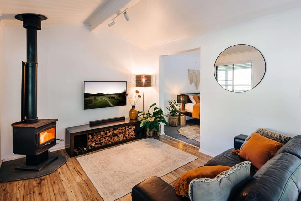 Living room, Seating area, Bedroom, fireplace