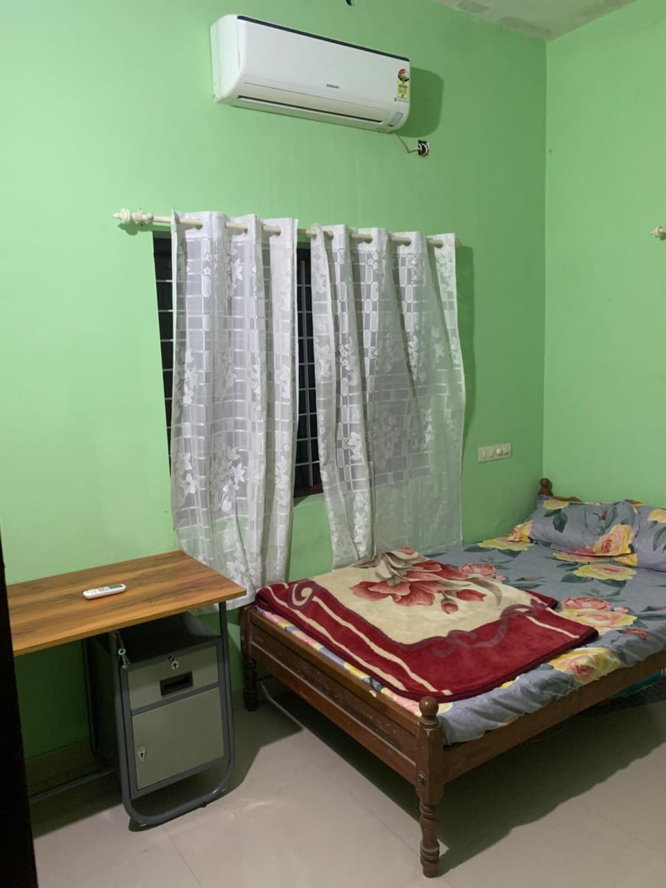 Bedroom, air conditioner