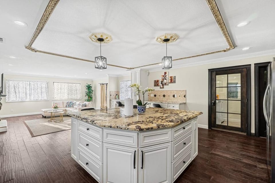 Stunning Roman Design 7Bed5Bath in Heart San Jose House in San Jose