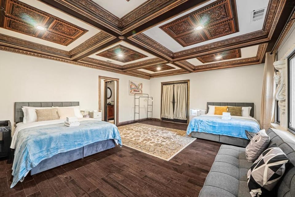 Stunning Roman Design 7Bed5Bath in Heart San Jose House in San Jose