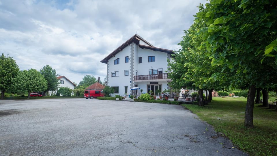 Guest House Hodak Bed and Breakfast in Lika-Senj County