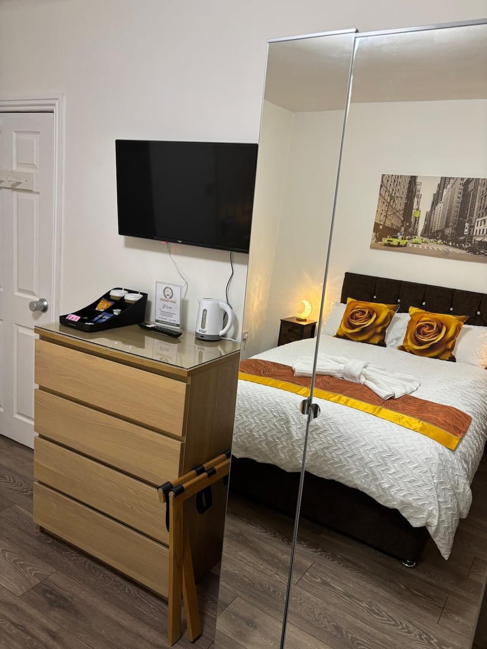 Bed, TV and multimedia, Coffee/tea facilities