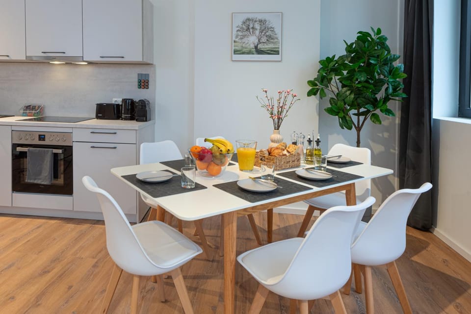 Coffee/tea facilities, View (from property/room), Kitchen or kitchenette, Food and drinks, Seating area, Dining area, Food, furniture, heating, microwave, oven, stove, toaster, kitchen