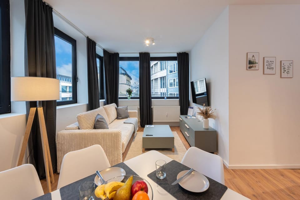 TV and multimedia, View (from property/room), Living room, Food and drinks, Seating area, Dining area, Food, furniture, heating