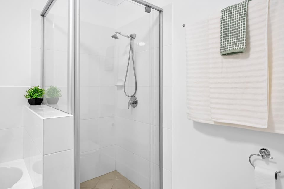 Shower, Bathroom, towels