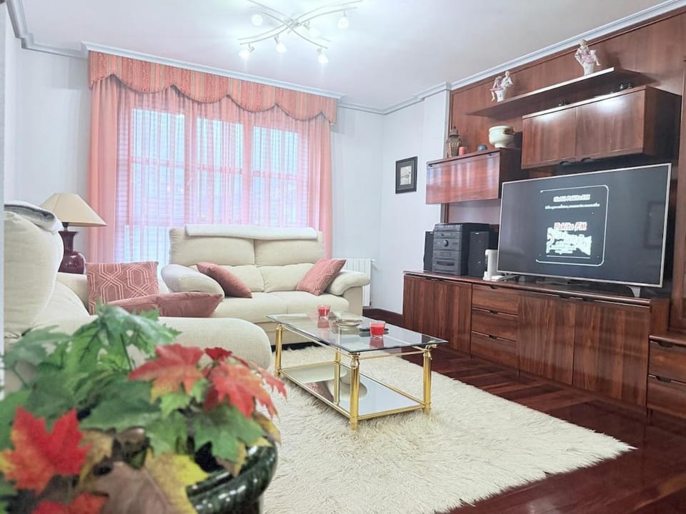 Communal lounge/ TV room, TV and multimedia, Seating area