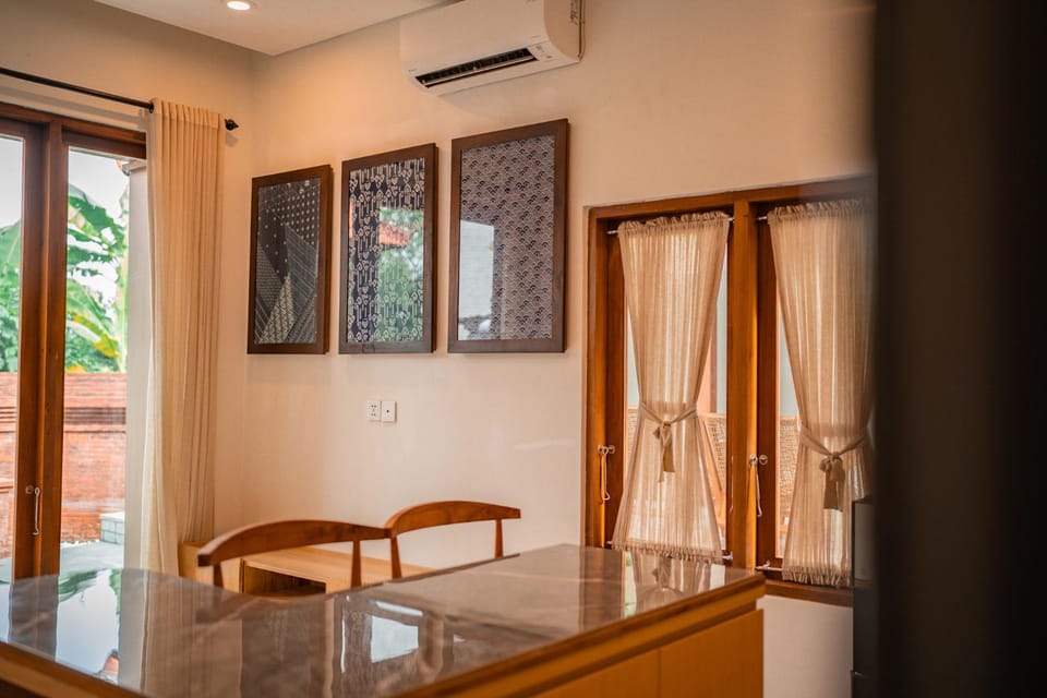 Seating area, Dining area