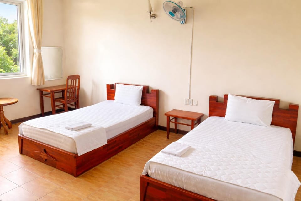 Photo of the whole room, towels