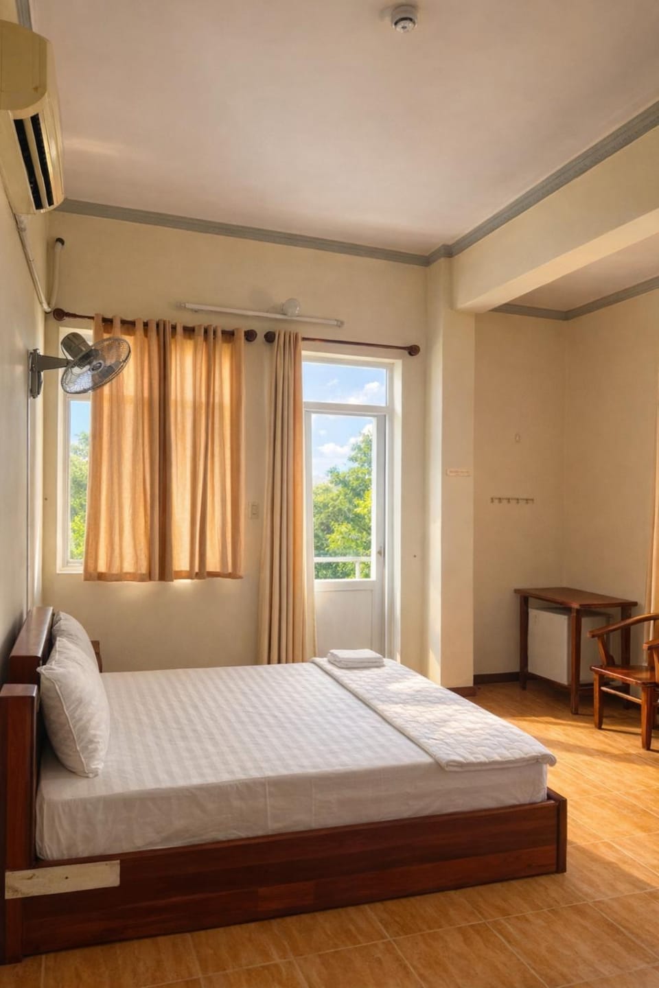 Photo of the whole room, Bedroom