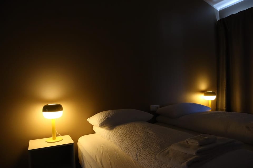 Bed, towels