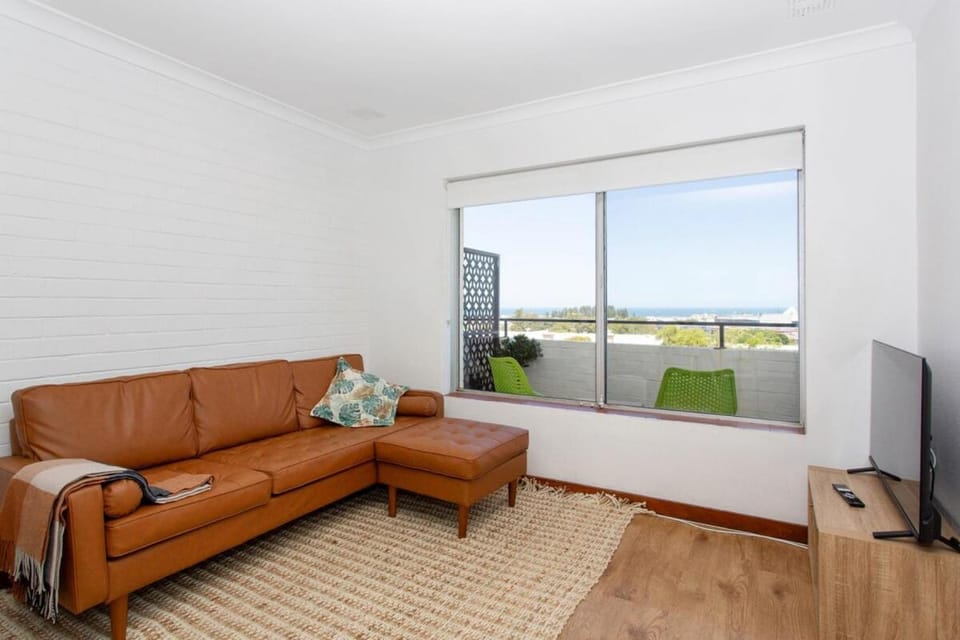 Modern Fremantle- Sunset Over the Ocean Apartment in Perth