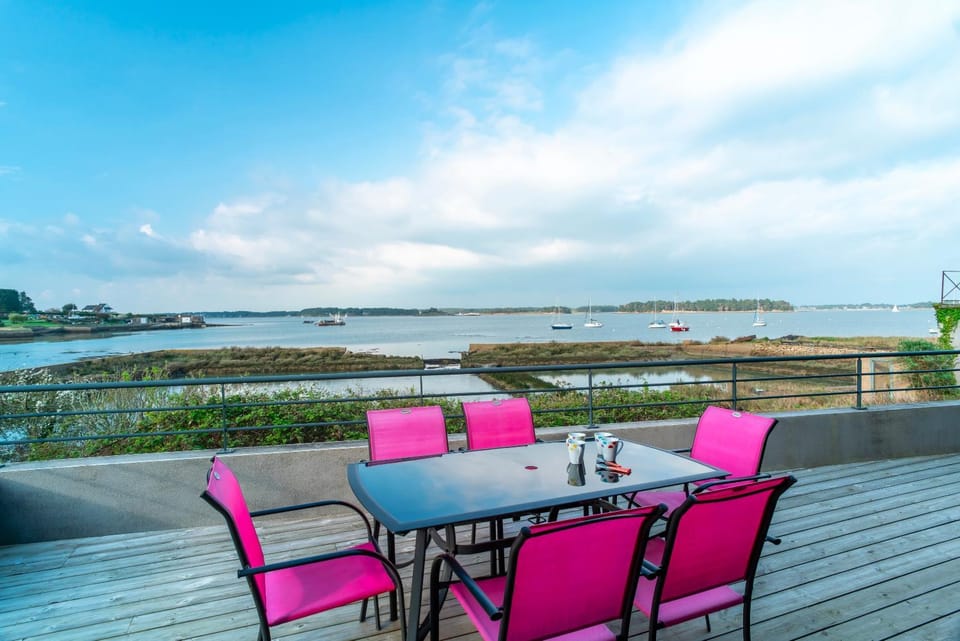 Dining area, River view, Sea view