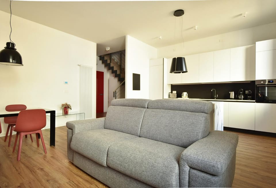 Kitchen or kitchenette, Living room, Seating area, Dining area
