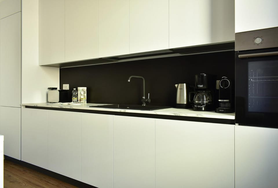 Coffee/tea facilities, Kitchen or kitchenette, oven, toaster