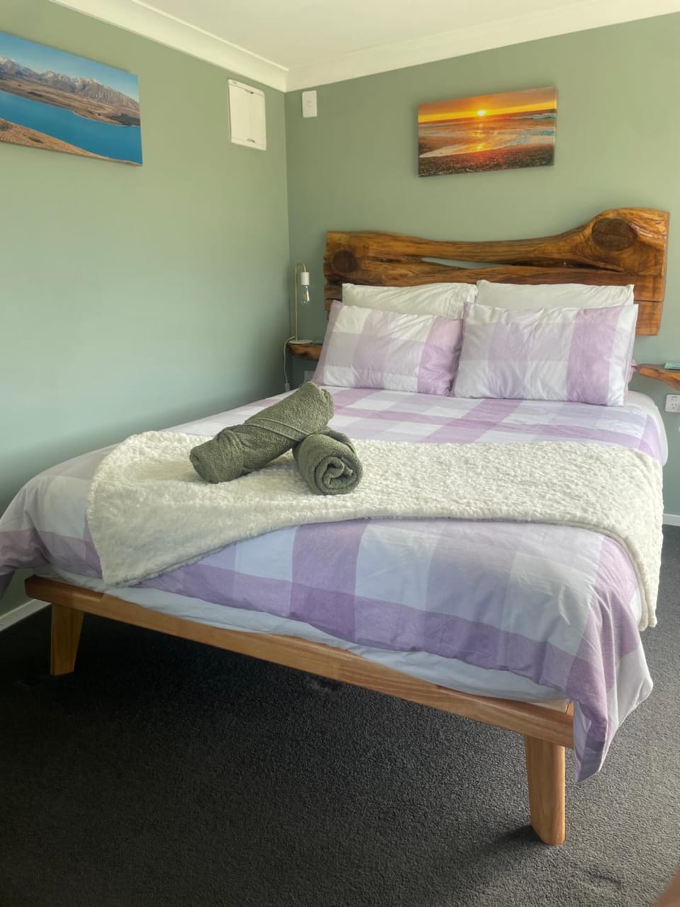 Robbies Hut Nature lodge in West Coast
