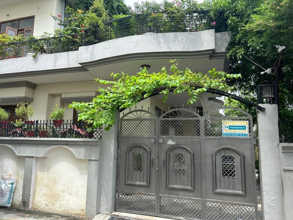 Sharda Home Stay Apartment in Varanasi